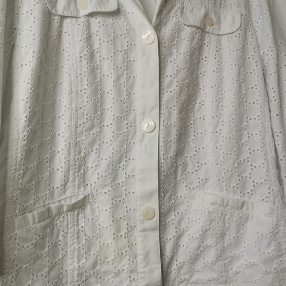 White Alia peplum style box top - Picture 8 of 9